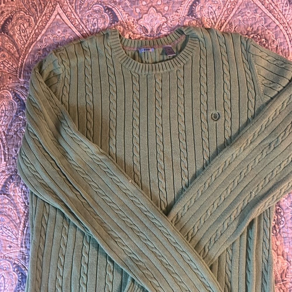 Izod crew neck sweater. Very good condition, worn very little